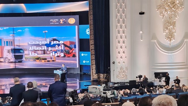 مدبولي يستعرض فيلما «للتاريخ» بختام منتدى مصر 2026